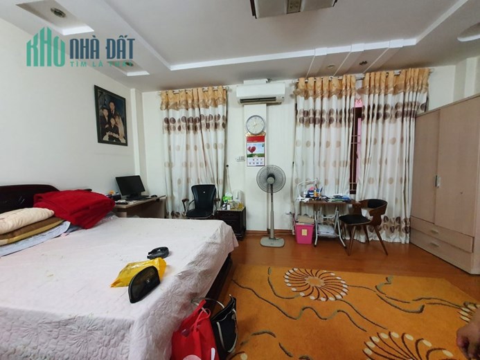 Mặt phố Trung Tâm quận Hai Bà Trưng,118m mặt tiền 5m, vỉa hè đá  bóng