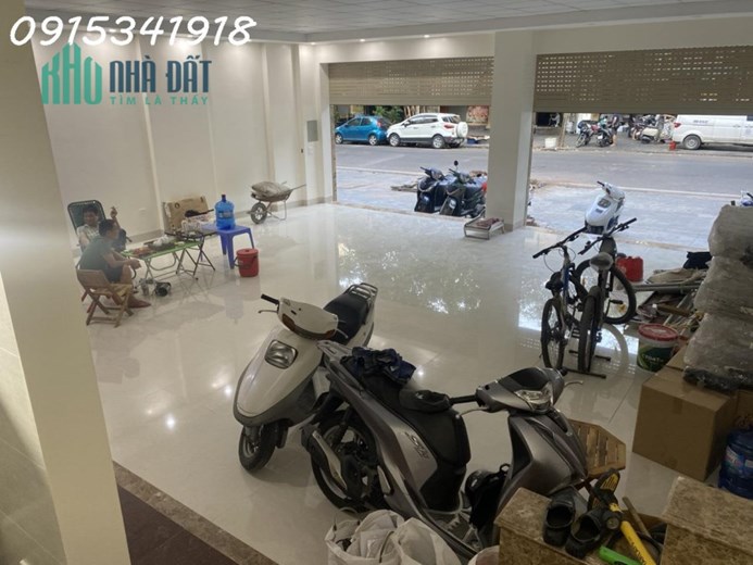 Cho thuê tầng 1 + 2 tòa nhà mặt phố Phùng Hưng, 3 mặt thoáng, mặt tiền rộng 9m6 kinh doanh cực tốt