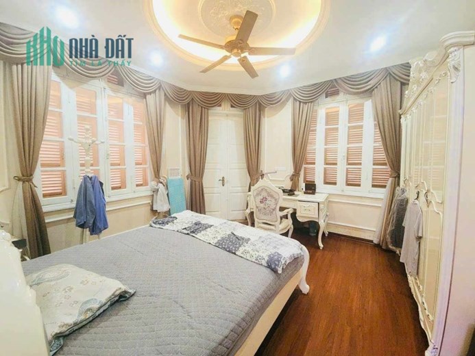 bán gấp căn biệt thự liền kề VIP Trung Tâm Quận Cầu Giấy. Hà Nội, diện tích 185 m2 giá hơn 40 tỷ