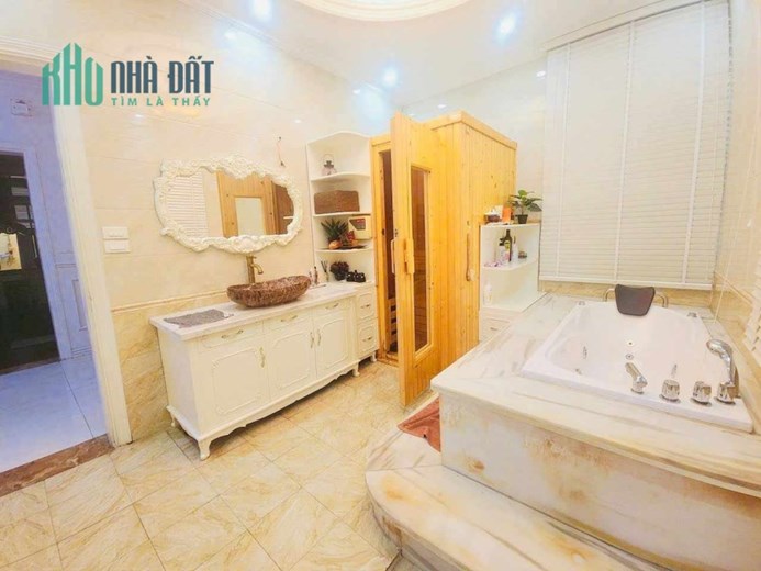 bán gấp căn biệt thự liền kề VIP Trung Tâm Quận Cầu Giấy. Hà Nội, diện tích 185 m2 giá hơn 40 tỷ