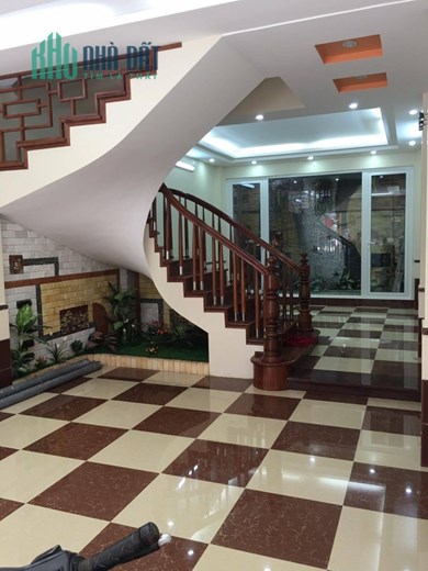 bán nhà ngõ 61 Phạm Tuấn Tài  dt 50m2 x 5 t mt 4,5 m nhà đẹp ô tô 7 chỗ vào 12,5 tỷ