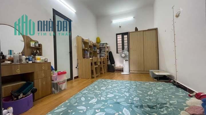 Bán Nhà Đội Cấn 56/60m2 x 3 tầng, 4 phòng ngủ, cách 1 nhà ra Phố, ô tô đỗ cổng, giá chó các nhà đầu