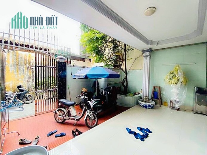 Bán nhà Lạch Tray, 90m 3.5 tầng sân cổng riêng GIÁ 4.2 tỉ ngay trung tâm
