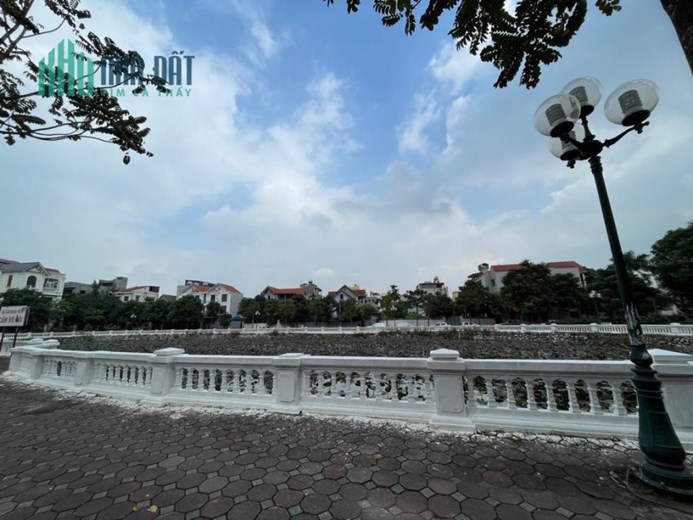 BÁN NHÀ PHÚC LỢI , LONG BIÊN . 30M x 5 TẦNG . GIÁ 2.8 TỶ . GARA Ô TÔ , NGÕ THÔNG .