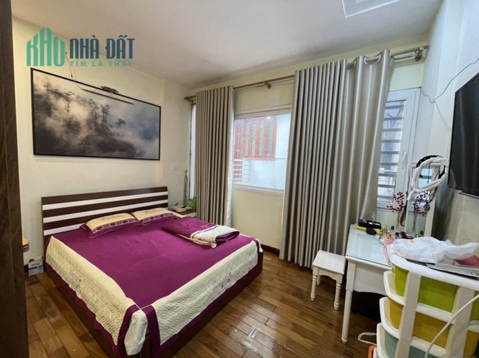 Nhà gấp nhà phố  HÀO NAM KD gần  ô tô  DT 42m 5Tg MT 4m chỉ 5,5 tỷ LHCC.