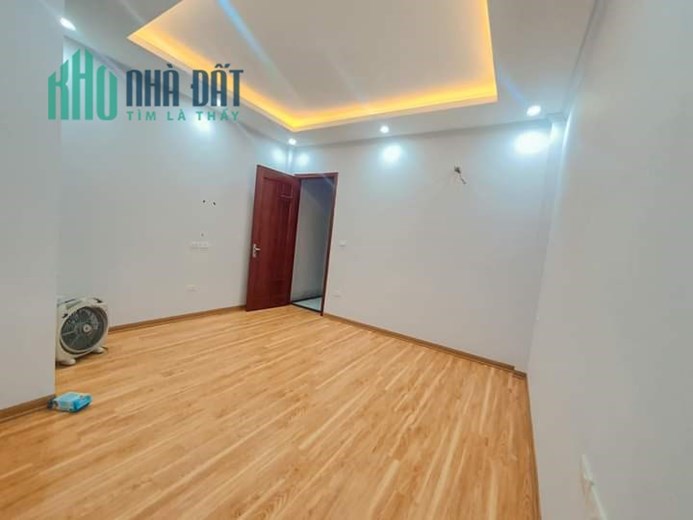 Bán Nhà Ngõ 381 Phố Nguyễn Khang 44m2 x 5 tầng, 7 phòng ngủ đầy đủ công năng, khu phân lô ô tô đỗ