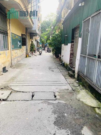 Bán Đất Phố Nguyễn Khánh Toàn 72m2, lô góc mặt tiền rộng, ô tô tránh đậu đỗ ngày đêm, giá cho các