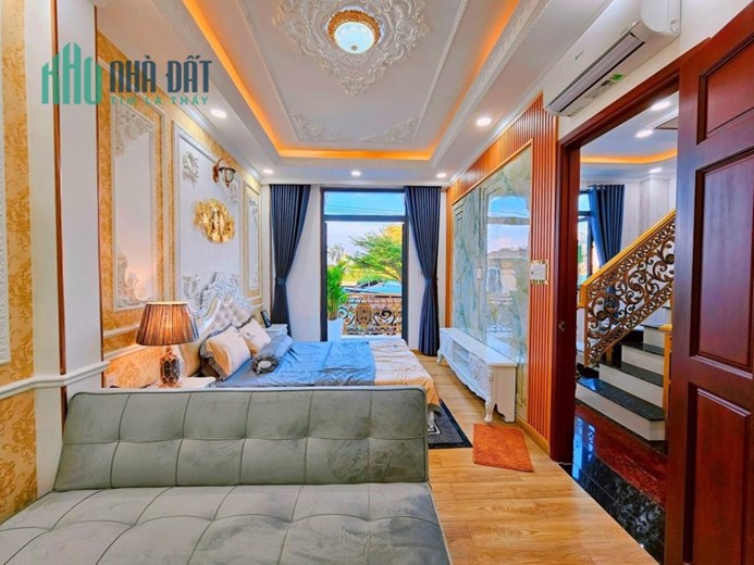 Bán nhà biệt thự Mặt tiền Bùi Quang Là - Emart Phan Huy Ích, 131m2, 3 tầng - 6PN, 15.6 tỷ