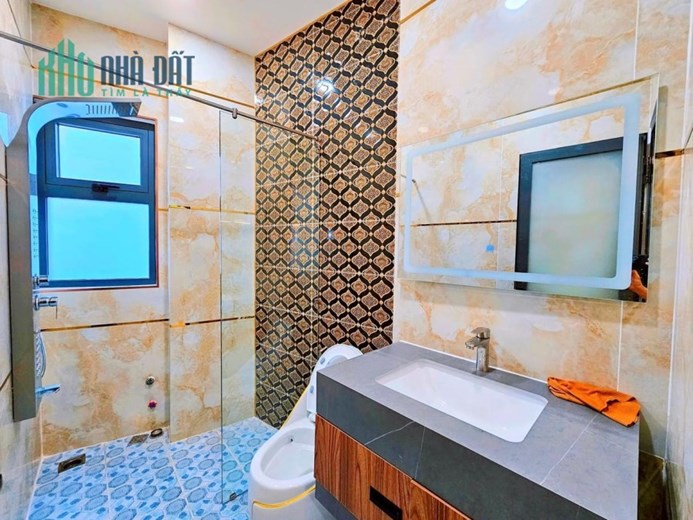 Bán nhà biệt thự Mặt tiền Bùi Quang Là - Emart Phan Huy Ích, 131m2, 3 tầng - 6PN, 15.6 tỷ