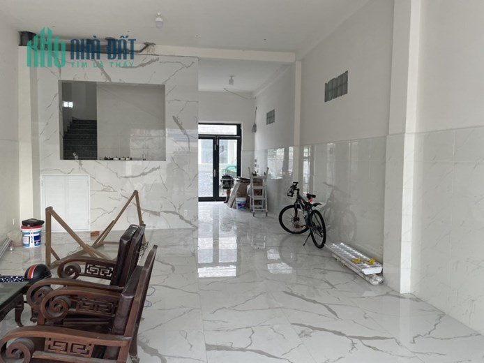 Cho thuê 2 căn nhà MT Quốc Lộ 50 Bình Hưng, 600m 120tr/th. Lh:0986225711