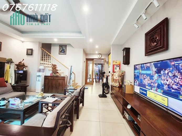 Bán nhà Nguyễn Văn Cừ,ô tô tránh vòng quanh,2 thoáng,65m*5T,MT4.5m,8 tỷ dư