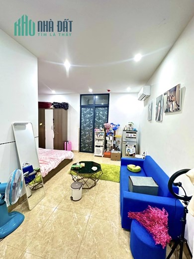 Em cần nhượng lại phòng này ạ