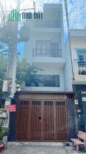 Nhà 3 tầng - Góc 2MT Cống Lở, 5 phòng ngủ, 17 tr