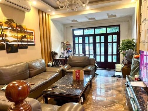 Cần bán nhà Mặt phố 96 Tôn Đức Thắng giá 18 tỷ, 50m2, có Hè, Kinh doanh tốt