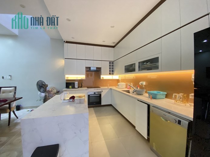 ⭐Biệt Thự Gara riêng biệt Ngõ 95 Hoàng Cầu 100m2/ 4T/ MT 8.2m -33.6 Tỷ-Nội thất Cao Cấp⭐