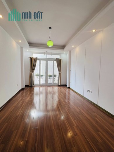 Chính chủ bán nhà ngõ 444 Thuỵ Khuê - Ngõ to  trải nhựa - 5 tầng 3 ngủ ở ngay - 3 thoáng - Giá 4.65