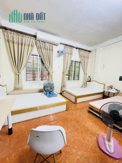 Bán Nhà Phân Lô Phố Trung Kính, DT: 82m, MT: 5m, 3 Tầng giá yêu thương 2x Tỷ