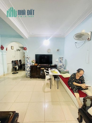 Bán Nhà Phân Lô Phố Trung Kính, DT: 82m, MT: 5m, 3 Tầng giá yêu thương 2x Tỷ