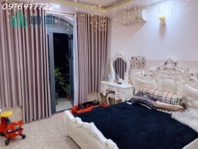 NHÀ ĐẸP LUNG LINH - HẺM XE HƠI - KHU PHÂN LÔ - NỞ HẬU TÀI LỘC - TẶNG NỘI THẤT XỊN XÒ - MAN THIỆN,