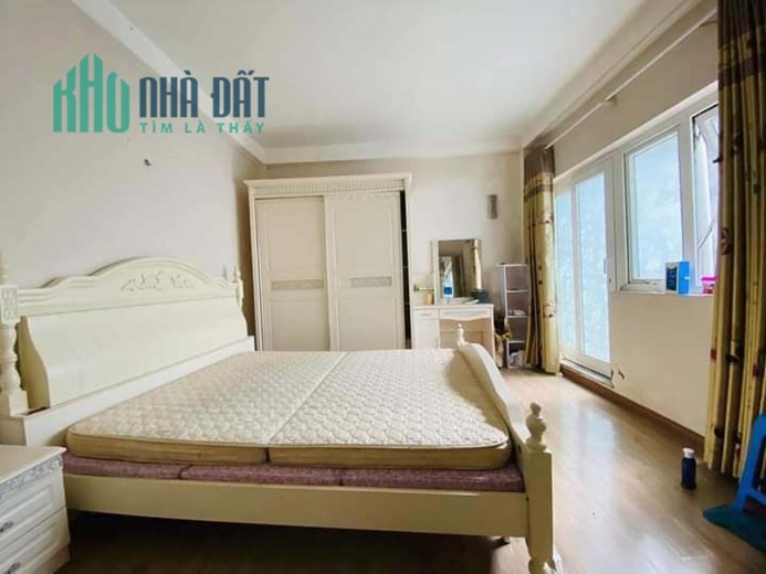 Bán Nhà Ngõ 5 Hoàng Quốc Việt 25m2 x 5 tầng, 3 phòng ngủ đầy đủ công năng, mặt tiền bề thế, phân