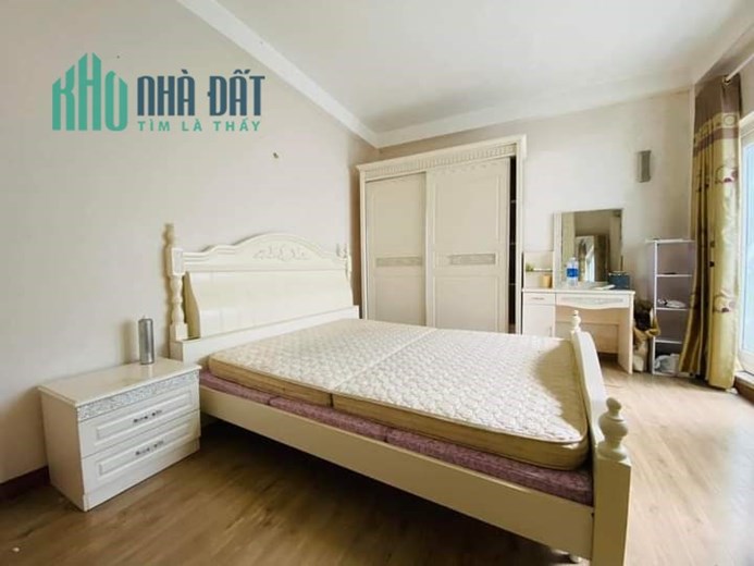 Bán Nhà Ngõ 5 Hoàng Quốc Việt 25m2 x 5 tầng, 3 phòng ngủ đầy đủ công năng, mặt tiền bề thế, phân