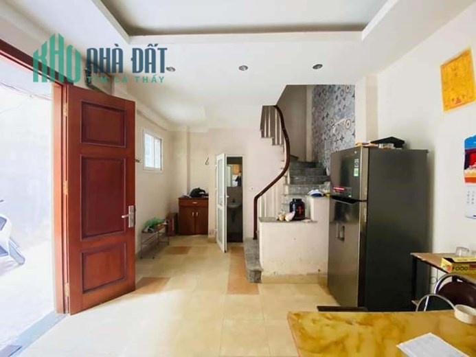 Bán Nhà Ngõ 5 Hoàng Quốc Việt 25m2 x 5 tầng, 3 phòng ngủ đầy đủ công năng, mặt tiền bề thế, phân