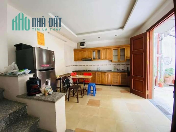 Bán Nhà Ngõ 5 Hoàng Quốc Việt 25m2 x 5 tầng, 3 phòng ngủ đầy đủ công năng, mặt tiền bề thế, phân