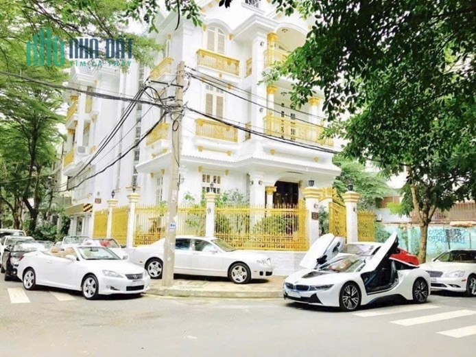 CUNG ĐIỆN HOÀNG GIA SÁT VÁCH QUẬN 7 CÓ 1-0-2 GÓC 2 MẶT TIỀN 187m2 NGANG 10M chỉ 42,5 tỷ