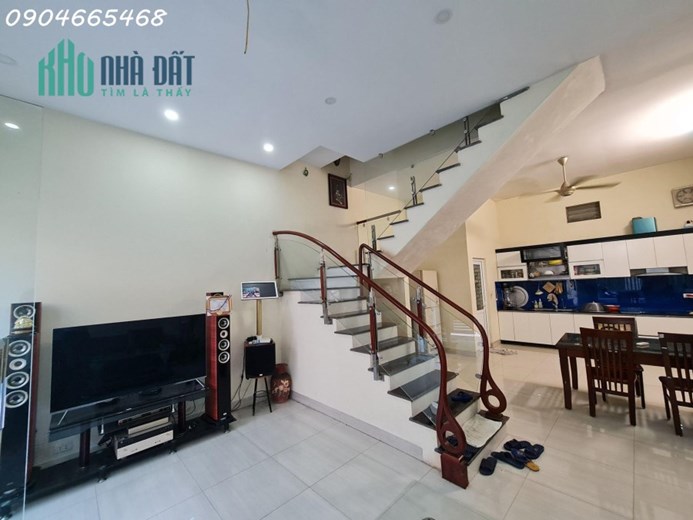 BÁN NHÀ PHỐ BỒ ĐỀ, QUẬN LONG BIÊN, MẶT NGÕ KINH DOANH, Ô TÔ TRÁNH.
