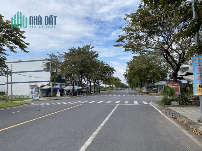 Hàng Ngộp Cần Bán Nhà Phố Thương Mại Đông Tăng Long- Quận 9