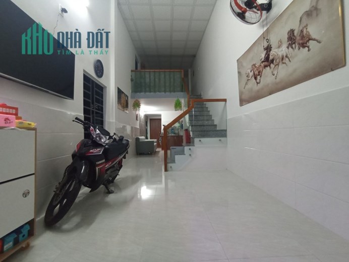♥ Nhà Âu Cơ gần Mặt tiền, 60m2, lửng đúc, mới xây 1 năm, 1.25 tỷ