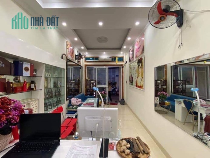 Bán nhà Phạm Văn Đồng ở ngay- thoáng trước sau DT 30m2 x 4 tầng - 3.9 tỷ, sổ đỏ đầy đủ