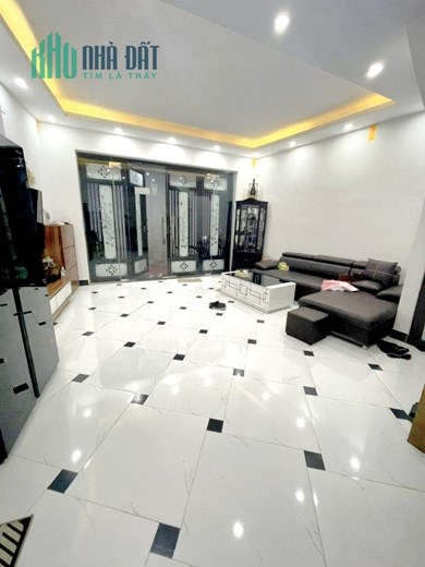 CỰC HIẾM NGUYỄN TRÃI - 40M2 X 5 TẦNG - MT 4.5M - 5 Phòng ngủ - NHÀ ĐẸP - Ở YÊN TĨNH - Nhỉnh 4 TỶ