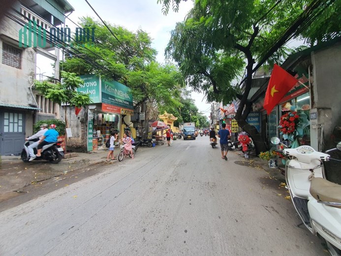 Bán nhà Trần Cung 106m x 3 tầng, mt: 8.8m chỉ 13,6 tỷ