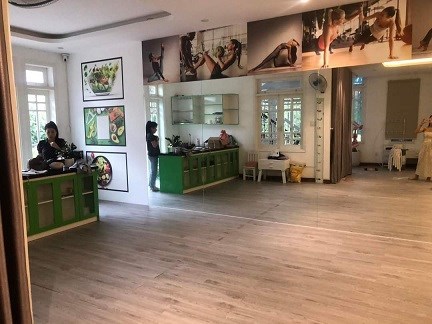 Do không sử dụng hết nên có nhu cầu cho thuê lại mặt bằng tầng 2 và 3, phía dưới là quán cafe