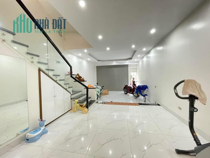 Nhà Đẹp Ngọc Thụy, Phân Lô Giáo Viên, Gara, Ô tô tránh, Công Viên, Xách Valy Ở Luôn.