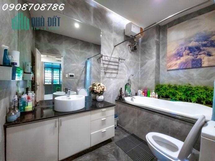 Bán căn hộ mặt đất riêng biệt, 2PN, có sân rộng để ô tô có mái che, DTSD: 98m2, Q. Sơn Trà