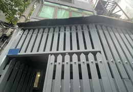 Nhà 3 tầng - Góc 2MT hẻm Huỳnh Văn Bánh, 3 phòng, 15 tr