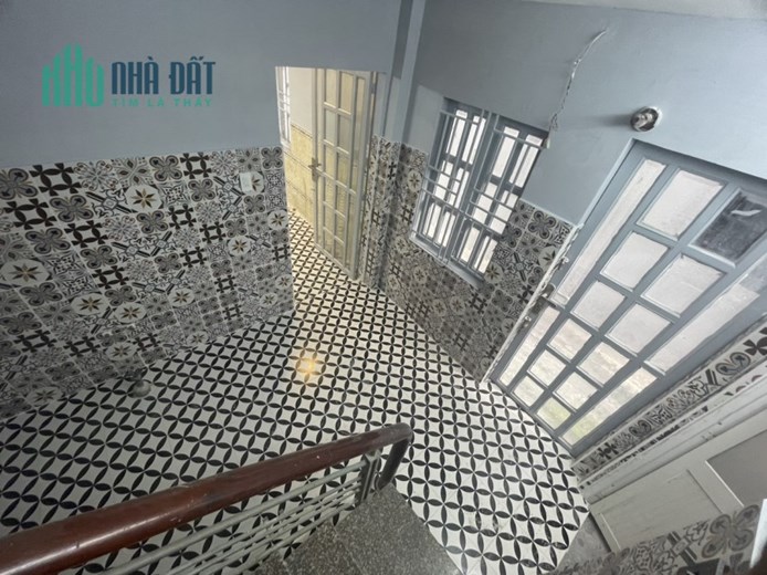 Nhà 3 tầng - Góc 2MT hẻm Huỳnh Văn Bánh, 3 phòng, 15 tr