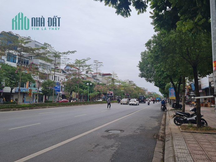 bán nhà mặt phố Long Biên 360/450m, mặt tiền 12m, vỉa hè 7m, full thổ cư