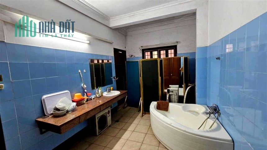 Bán Nhà Phố Hào Nam Quận Đống Đa. Sổ 50m Thực Tế 100m Xây 5 Tầng Mặt Tiền 5.1m Nhỉnh 16 Tỷ. Cam Kết