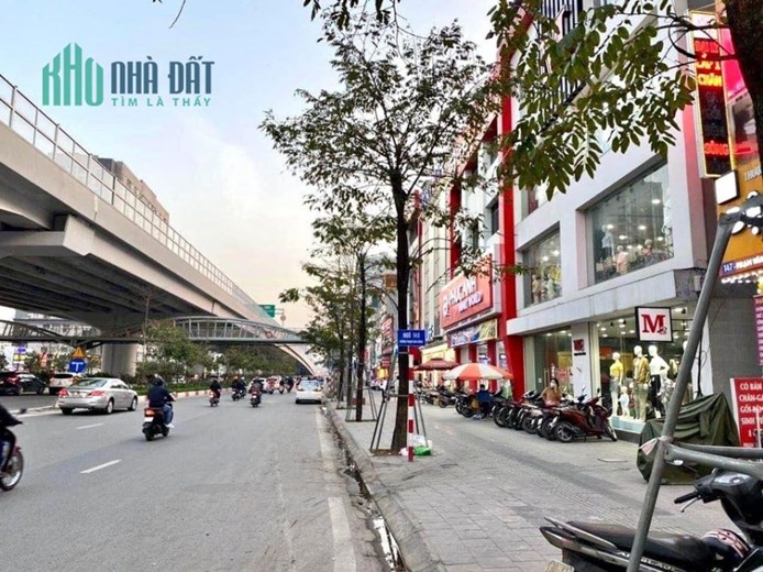 HIẾM BÁN NHÀ MP PHẠM VĂN ĐỒNG - CẦU GIẤY VỈA HÈ 8M, MẶT TIỀN 8M KD ĐẮC ĐỊA.