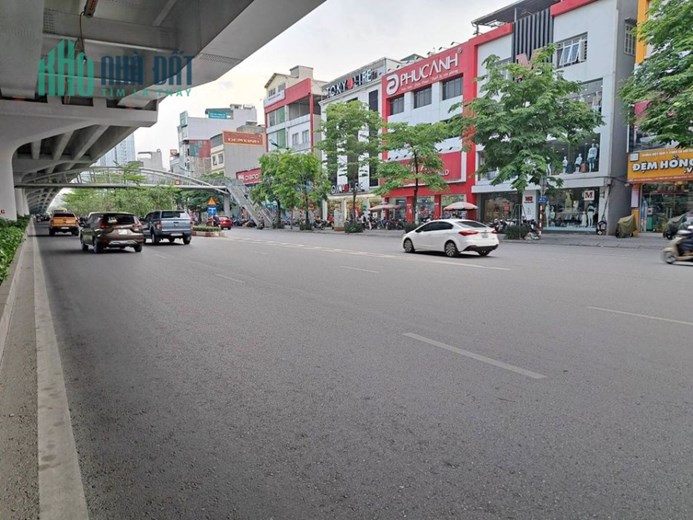 HIẾM BÁN NHÀ MP PHẠM VĂN ĐỒNG - CẦU GIẤY VỈA HÈ 8M, MẶT TIỀN 8M KD ĐẮC ĐỊA.