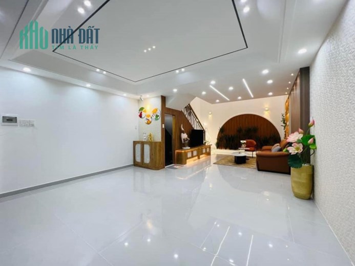 Về quê, bán gấp nhà HXH Hoàng Hoa Thám, vào ở ngay, gần Quận 1, nhỉnh 8 tỷ