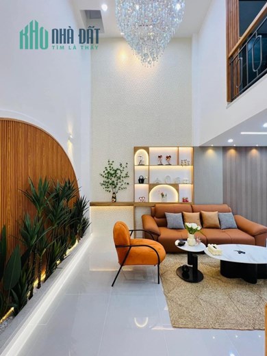 Về quê, bán gấp nhà HXH Hoàng Hoa Thám, vào ở ngay, gần Quận 1, nhỉnh 8 tỷ