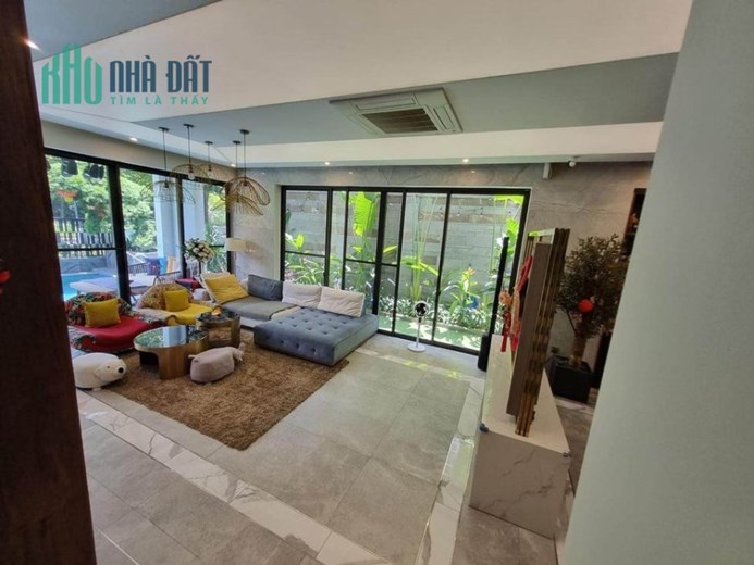 Giảm thêm 5 tỷ bán nhanh Biệt thự sân vườn CIputra - Tây Hồ 230m2, 4T, MT10m
