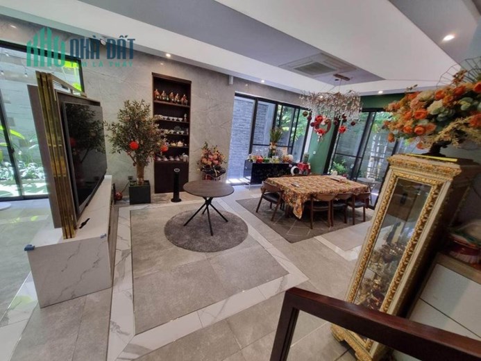 Giảm thêm 5 tỷ bán nhanh Biệt thự sân vườn CIputra - Tây Hồ 230m2, 4T, MT10m