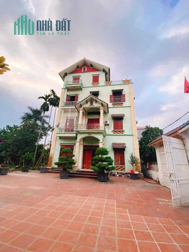 Bán Căn Biệt Thự Sân Vườn Liên Mạc 431m2 x 4 tầng, mỗi tầng 3 phòng ngủ rộng, VIEW Hồ thoáng mát để