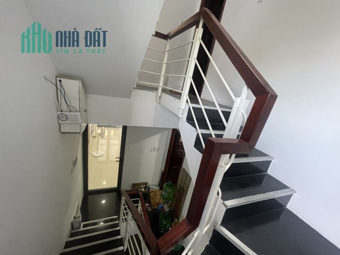 ► Nhà đường 5.5m cách Điện Biên Phủ 50m, 56m2, 4 tầng KD