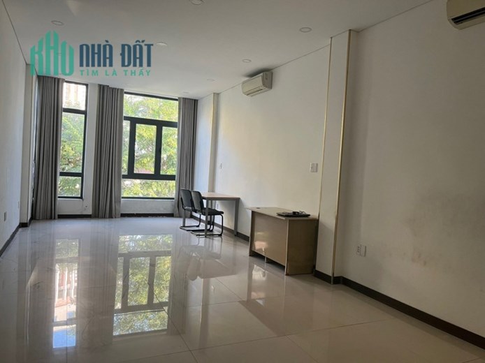 ► Nhà đường 5.5m cách Điện Biên Phủ 50m, 56m2, 4 tầng KD